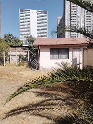 Casa en venta con gran terreno (310m2), metro las rejas