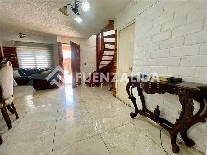 Casa en venta de 3 dorm. + 2 B. + 2 Est. en Maipú - Imagen 4