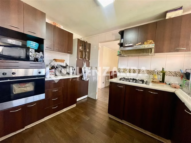 Casa en venta de 4 dorm en El Rosal de Maipú