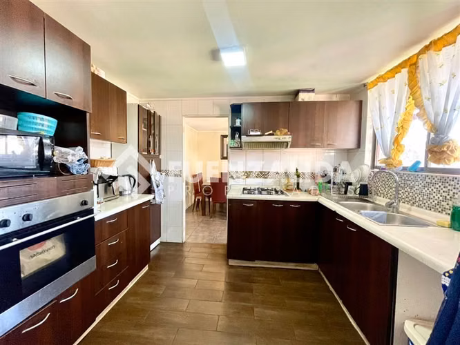 Casa en venta de 4 dorm en El Rosal de Maipú