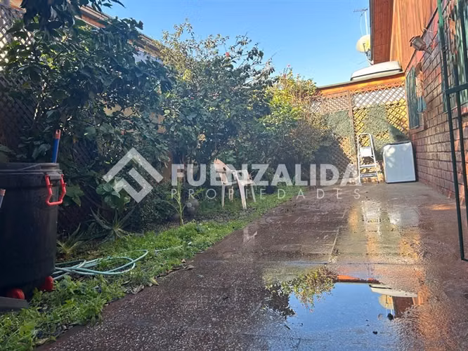 Casa en venta de 5 dorm. metro Santiago Bueras