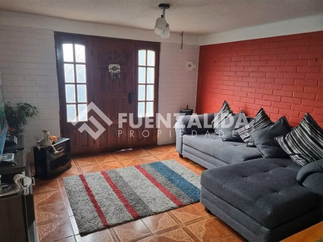 Casa en venta de 3 dorm. en Peñaflor