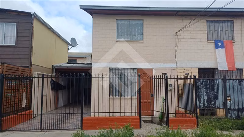 Casa en venta de 2 dorm. ACEPTA SUBSIDIO - Imagen 2