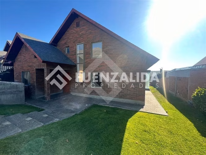 Casa grande en venta de 4 dorm. en Peñalolén