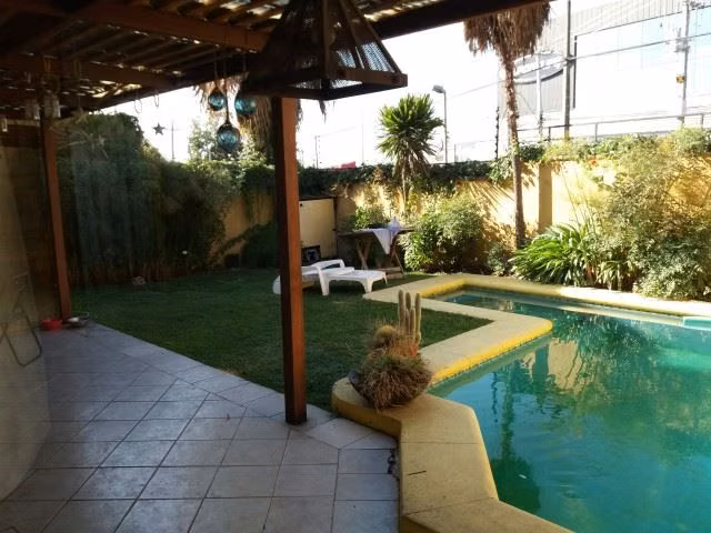Casa en venta de 5 dorm. en Peñalolén Condominio cerrado
