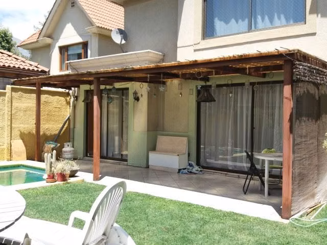 Casa en venta de 5 dorm. en Peñalolén Condominio cerrado