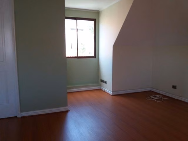 Casa en venta de 5 dorm. en Peñalolén Condominio cerrado