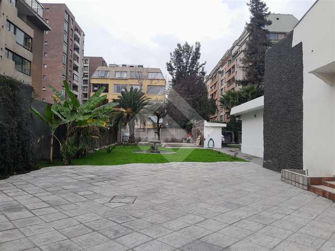 Local Comercial, sector Metro Eyzaguirre