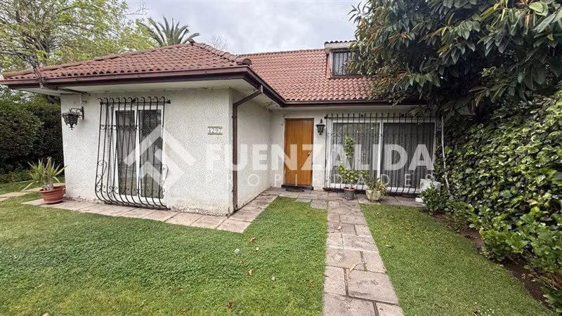 Casa en venta de 3D-1B en Ñuñoa, colegio Calasanz