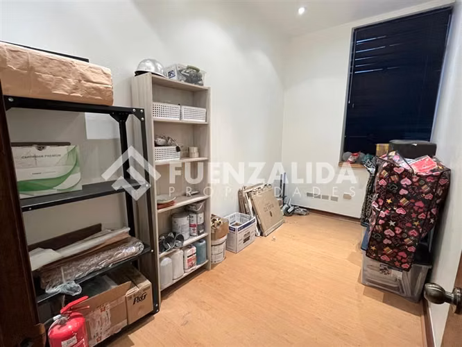 Oficina con Recepción y 3 privados, en arriendo en Santiago