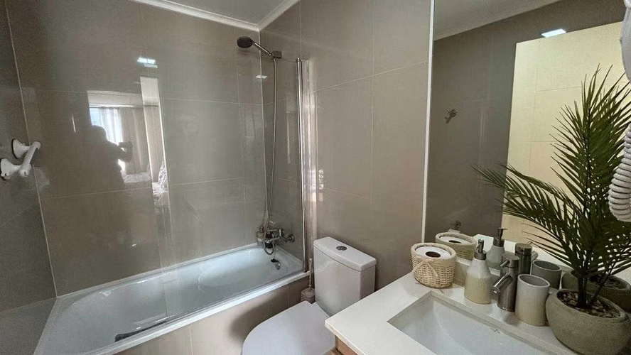 Vive con Estilo en Amplio Departamento (153708)
