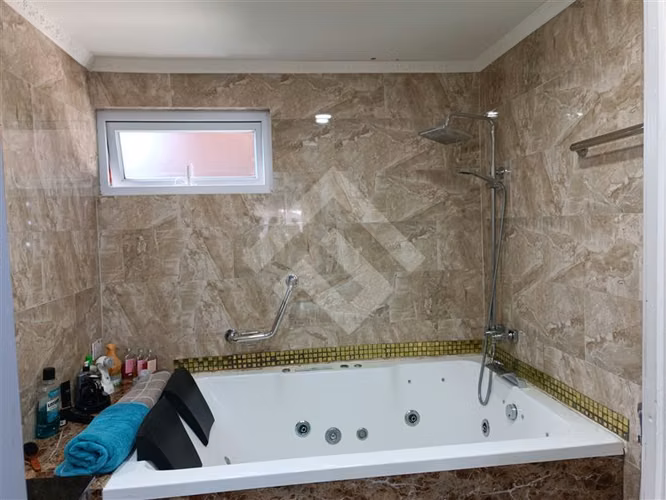 Casa en venta de 5 dorm. en Maipú