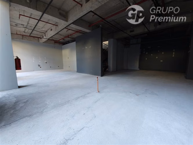 Local Comercial en arriendo en Obra Gruesa 165 M