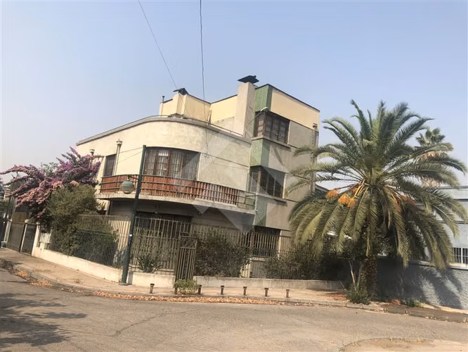 Casa en venta de 6 dorm. en Ñuñoa