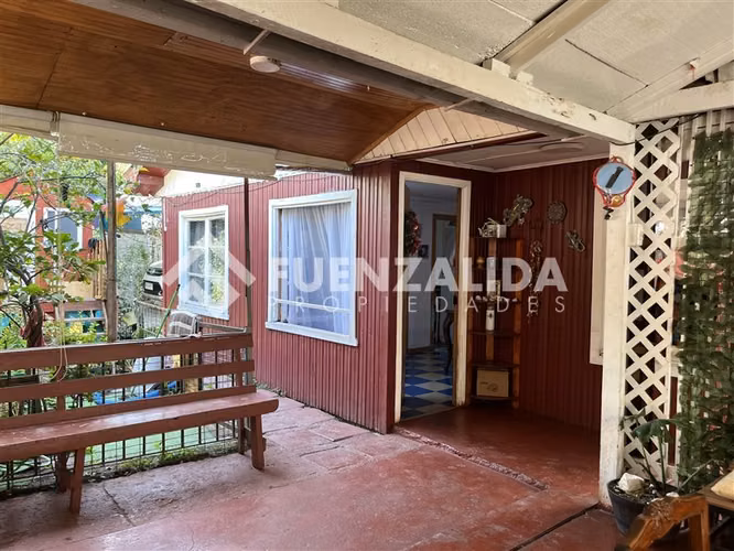 Casa en venta de 3 dorm. Terreno de 500 mtrs en Peñalolén
