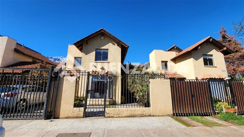 Casa en venta de 4 dorm. en Peñalolén