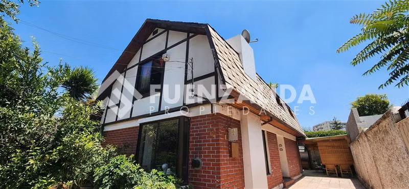 Casa en venta de 5 dorm. en Las Condes