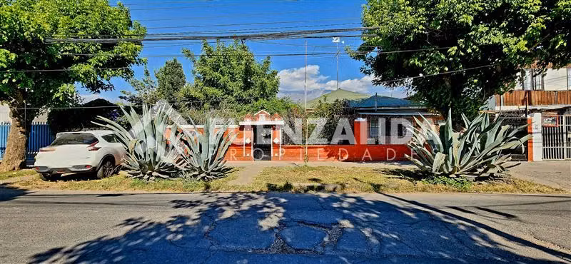 Casa en venta de 2 dorm. en Peñalolén