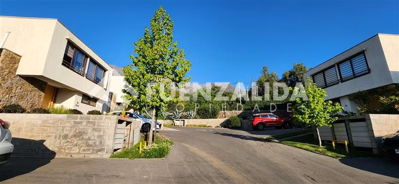 Casa en venta de 3 dorm. en Peñalolén