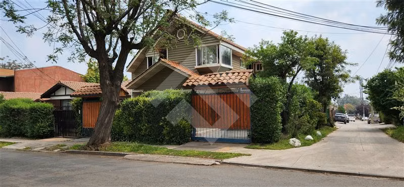 Casa en venta de 5 dorm. en Peñalolén