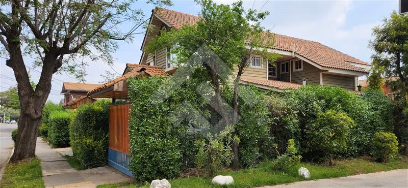 Casa en venta de 5 dorm. en Peñalolén