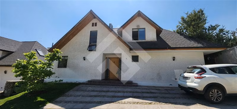 Casa en venta de 5 dorm. en Peñalolén