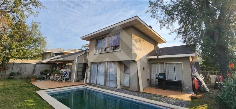 Casa en venta de 4 dorm. en Peñalolén