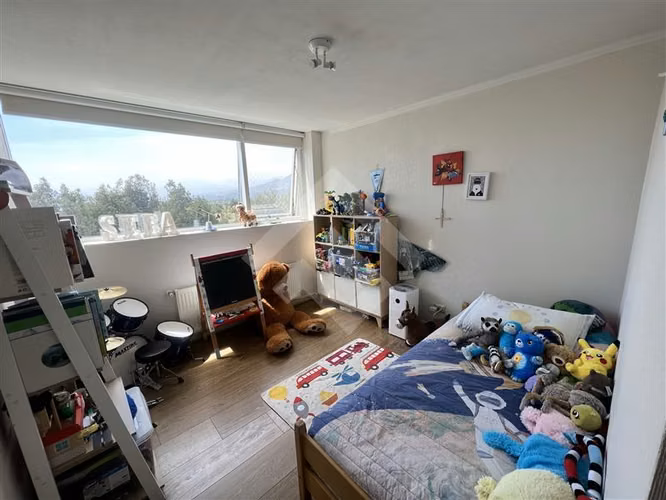 Amplio departamento en venta de 4 dorm. en Peñalolén