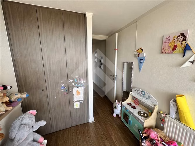 Amplio departamento en venta de 4 dorm. en Peñalolén