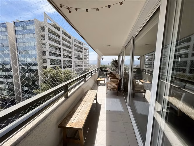 Amplio departamento en venta de 4 dorm. en Peñalolén