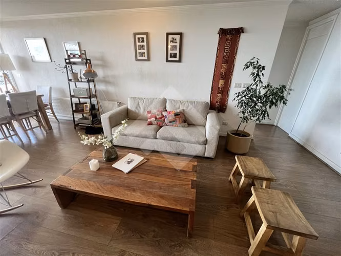 Amplio departamento en venta de 4 dorm. en Peñalolén