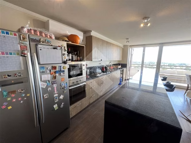 Amplio departamento en venta de 4 dorm. en Peñalolén