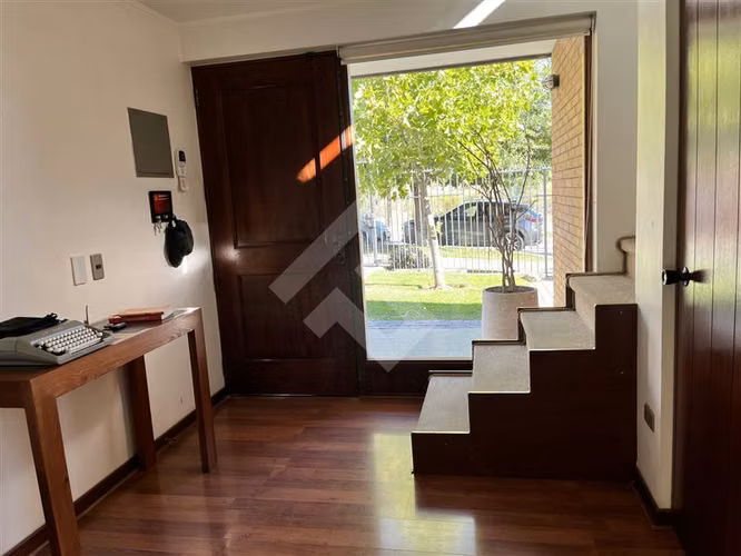 Casa venta de 4 dorm. estar, piscina, quincho, en Peñalolén