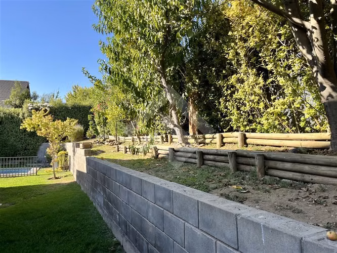 Casa venta de 4 dorm. estar, piscina, quincho, en Peñalolén