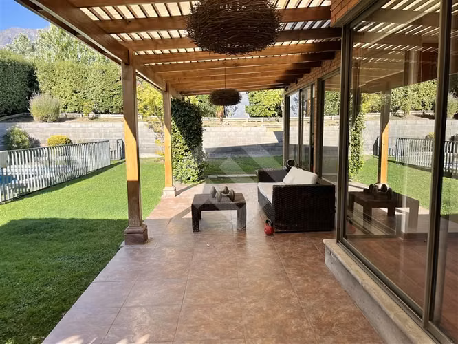 Casa venta de 4 dorm. estar, piscina, quincho, en Peñalolén