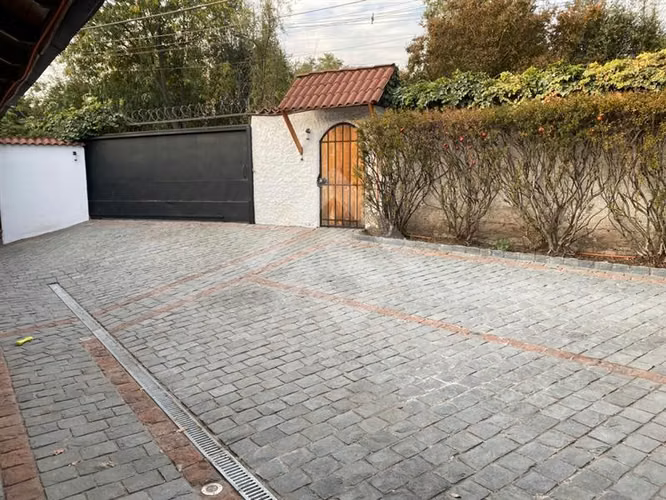 Casa en venta de 5 dorm. en La Reina