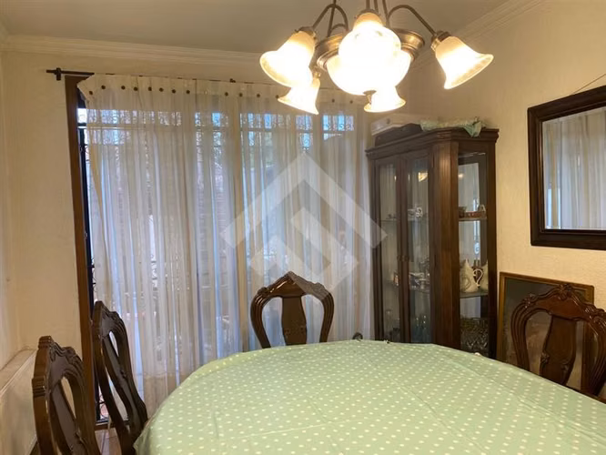 Casa en venta de 5 dorm. en La Reina