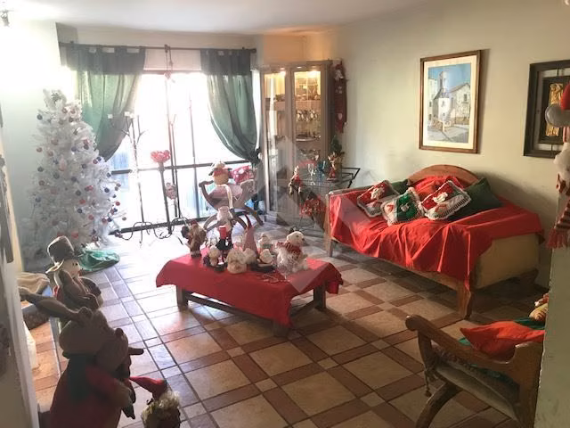 Casa en venta de 4 dorm. en Peñalolén