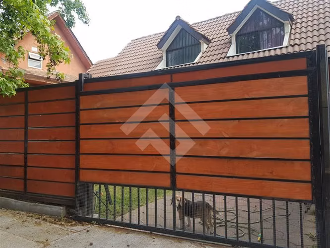 Casa en venta de 5 dorm. en Peñalolén