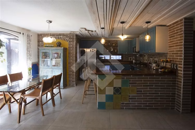 Casa en venta de 4 dorm. en Peñalolén