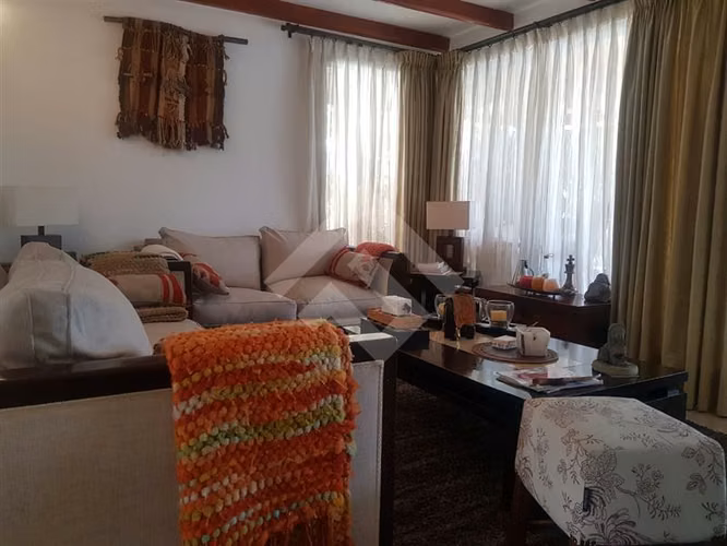 Casa en venta de 3 dorm. en Peñalolén