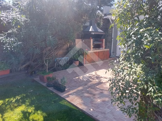 Casa en venta de 5 dorm. en Peñalolén