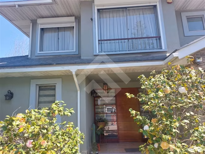 Casa en venta de 5 dorm. en Peñalolén