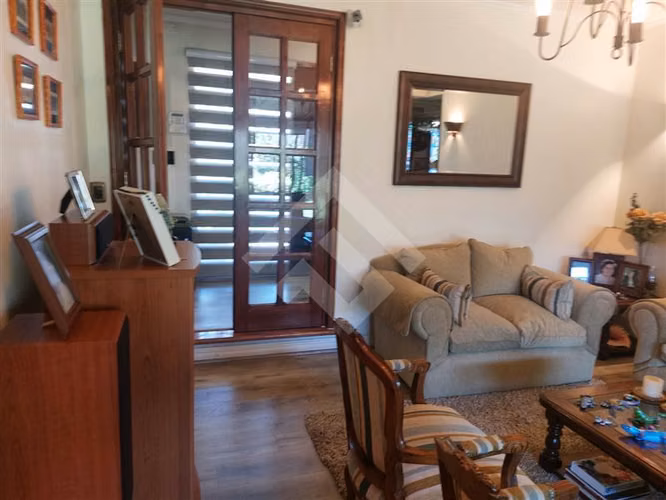 Casa en venta de 5 dorm. en Peñalolén