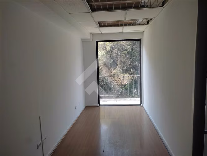Oficina en arriendo frente al cerro Santa Lucia