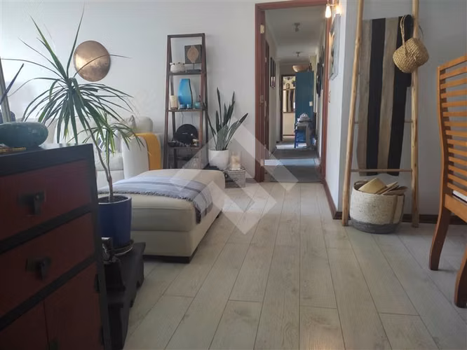 Departamento en venta de 4 dorm. 3 baños en Las Condes