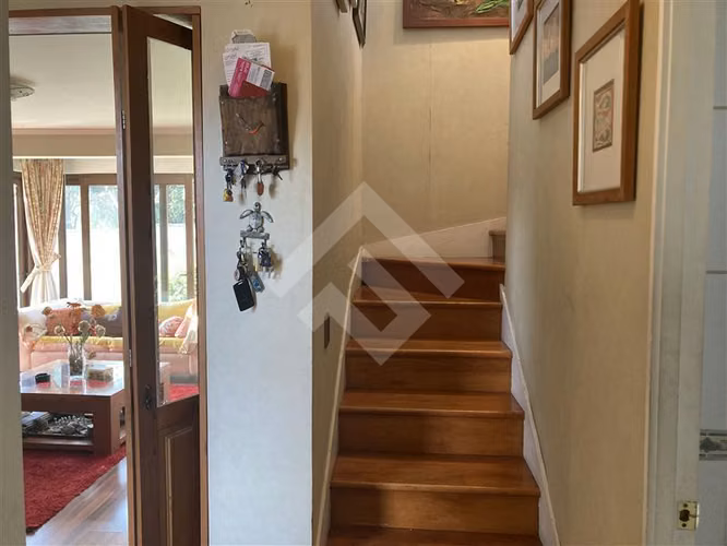 Casa en venta de 4 dorm. en Peñalolén