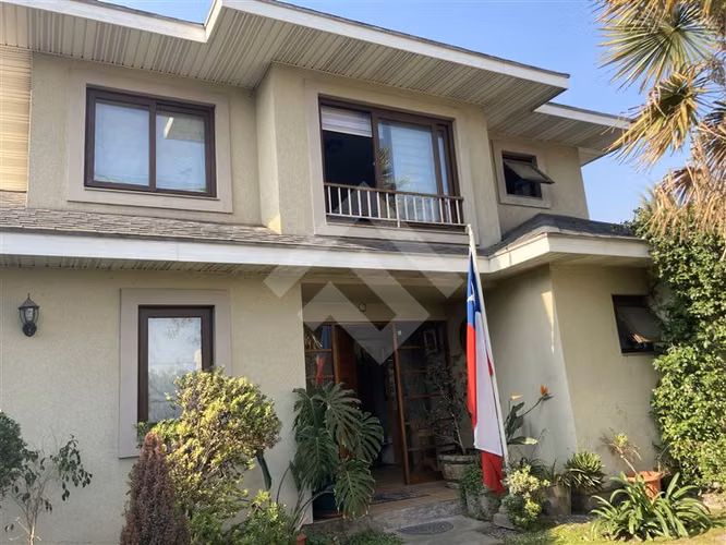 Casa en venta de 4 dorm. en Peñalolén