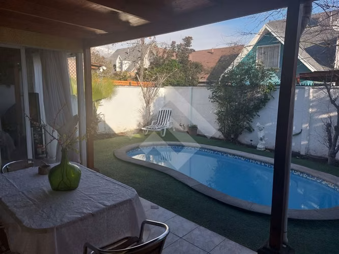 Casa en venta de 3 dorm. en Peñalolén