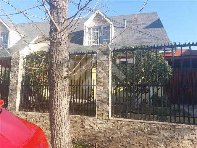 Casa en venta de 3 dorm. en Peñalolén
